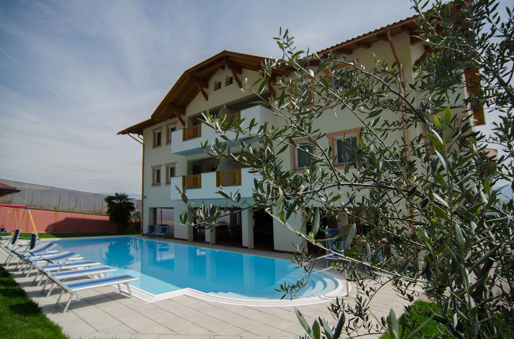 Garni Hotel Peterlinhof Caldaro Exterior photo