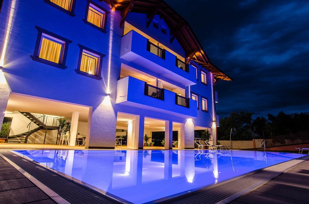 Garni Hotel Peterlinhof Caldaro Exterior photo