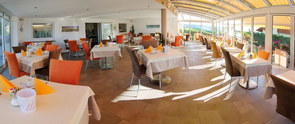 Garni Hotel Peterlinhof Caldaro Exterior photo
