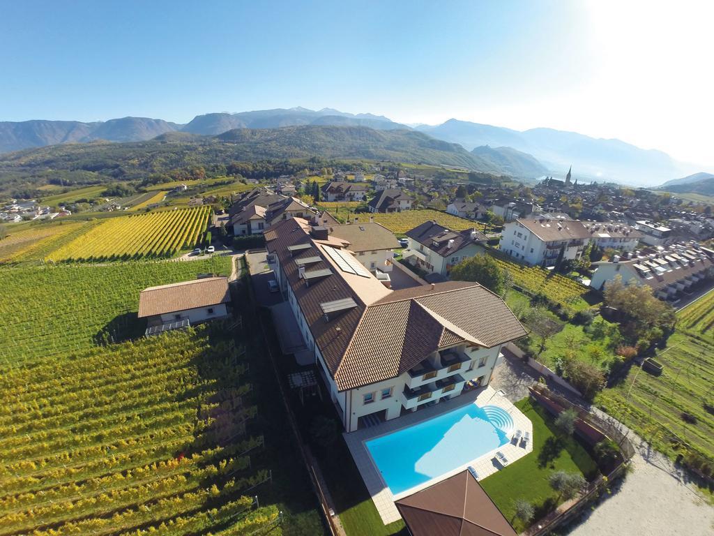 Garni Hotel Peterlinhof Caldaro Exterior photo