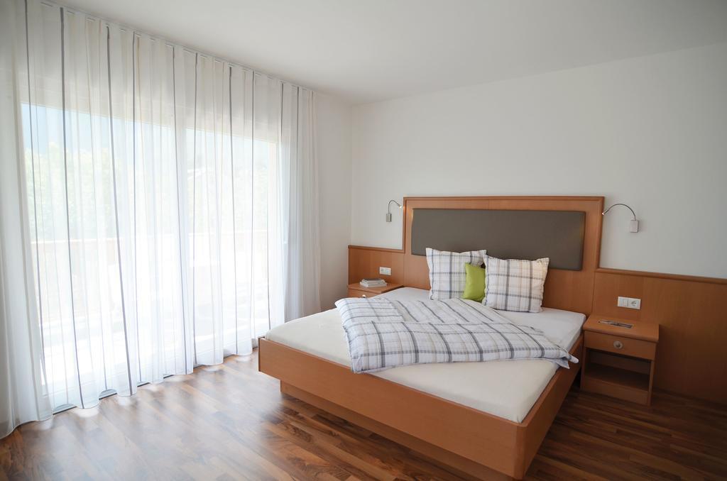 Garni Hotel Peterlinhof Caldaro Room photo