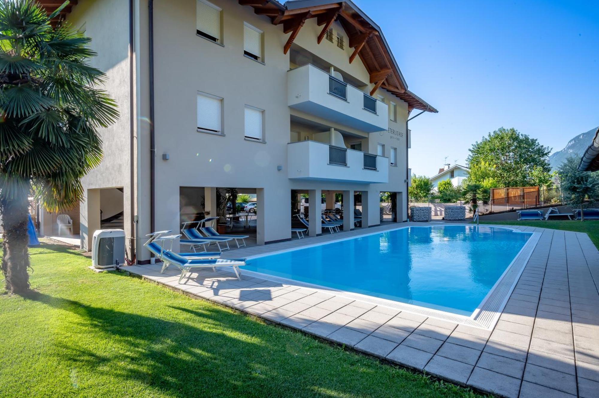 Garni Hotel Peterlinhof Caldaro Exterior photo