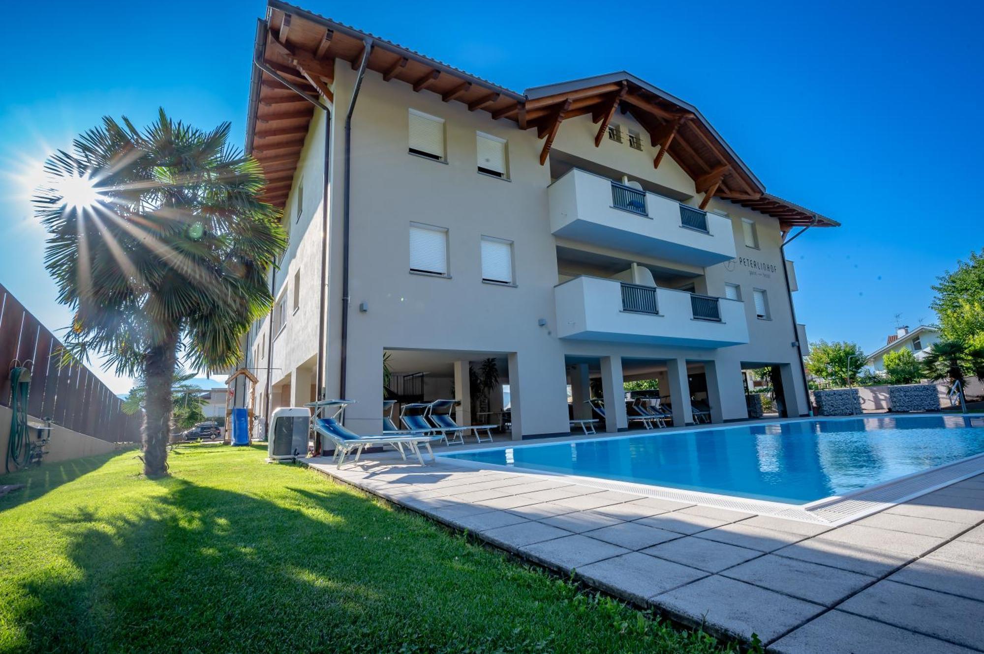 Garni Hotel Peterlinhof Caldaro Exterior photo