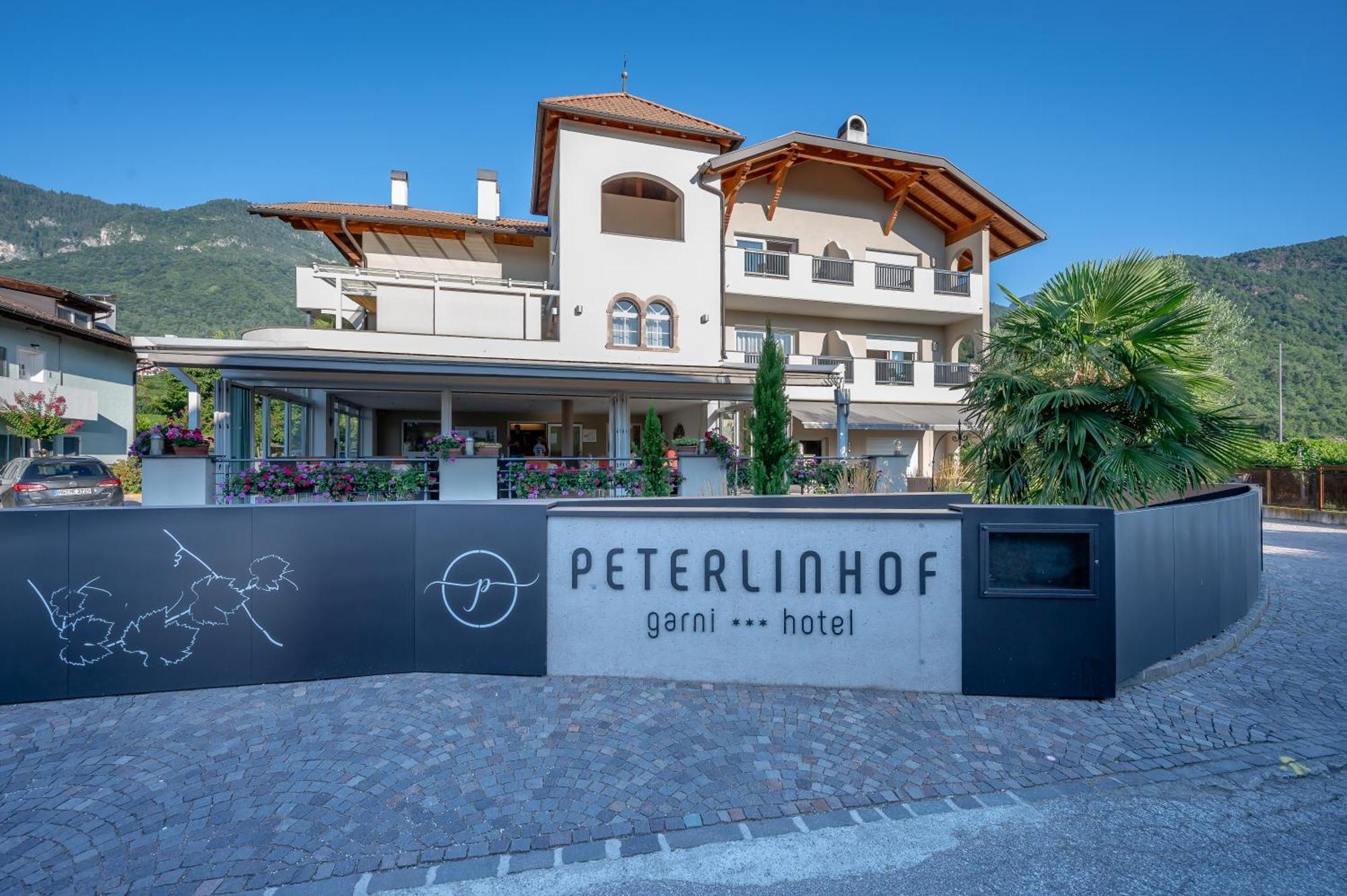 Garni Hotel Peterlinhof Caldaro Exterior photo