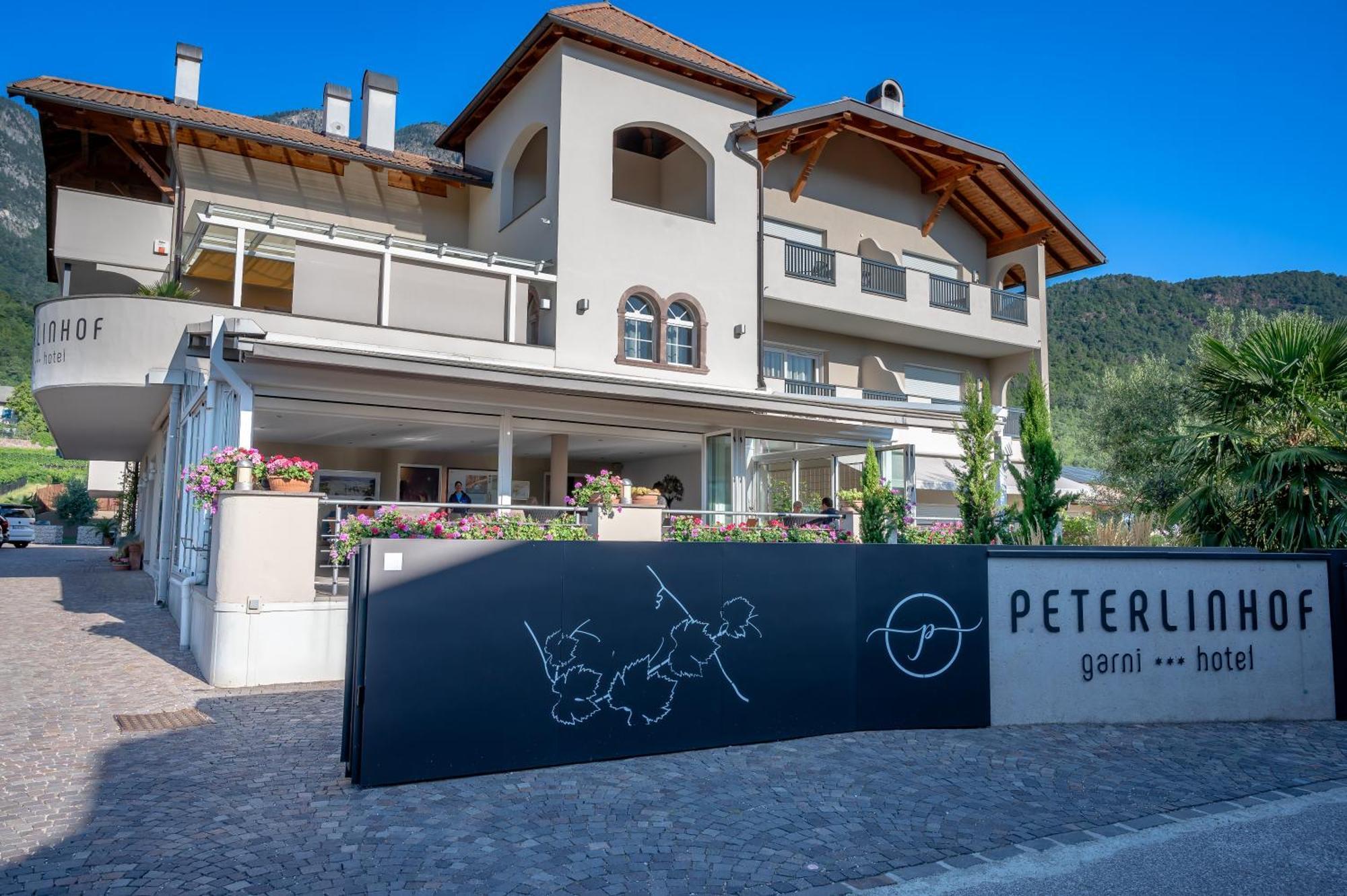 Garni Hotel Peterlinhof Caldaro Exterior photo