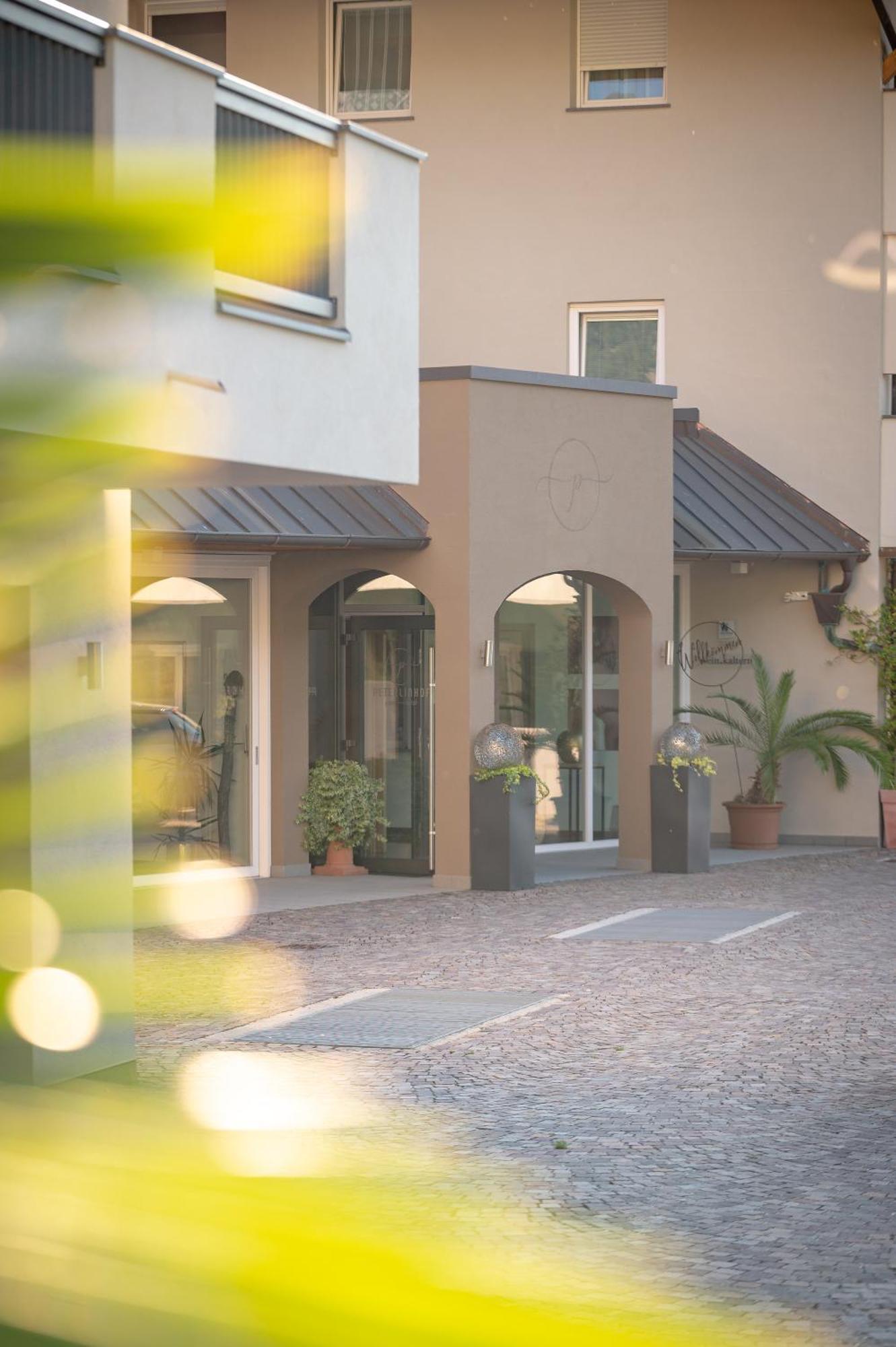 Garni Hotel Peterlinhof Caldaro Exterior photo